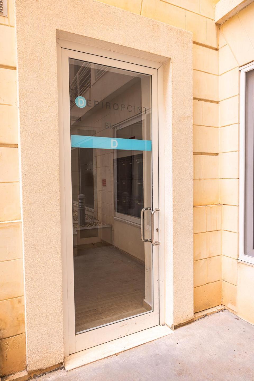 Balluta Bay Spacious Apt - 2Br Sliema Luaran gambar