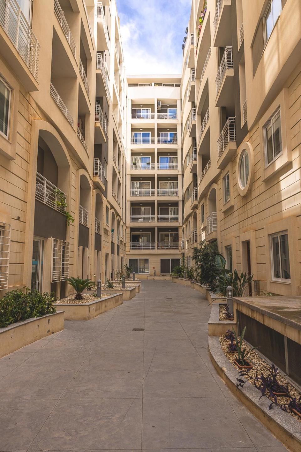 Balluta Bay Spacious Apt - 2Br Sliema Luaran gambar