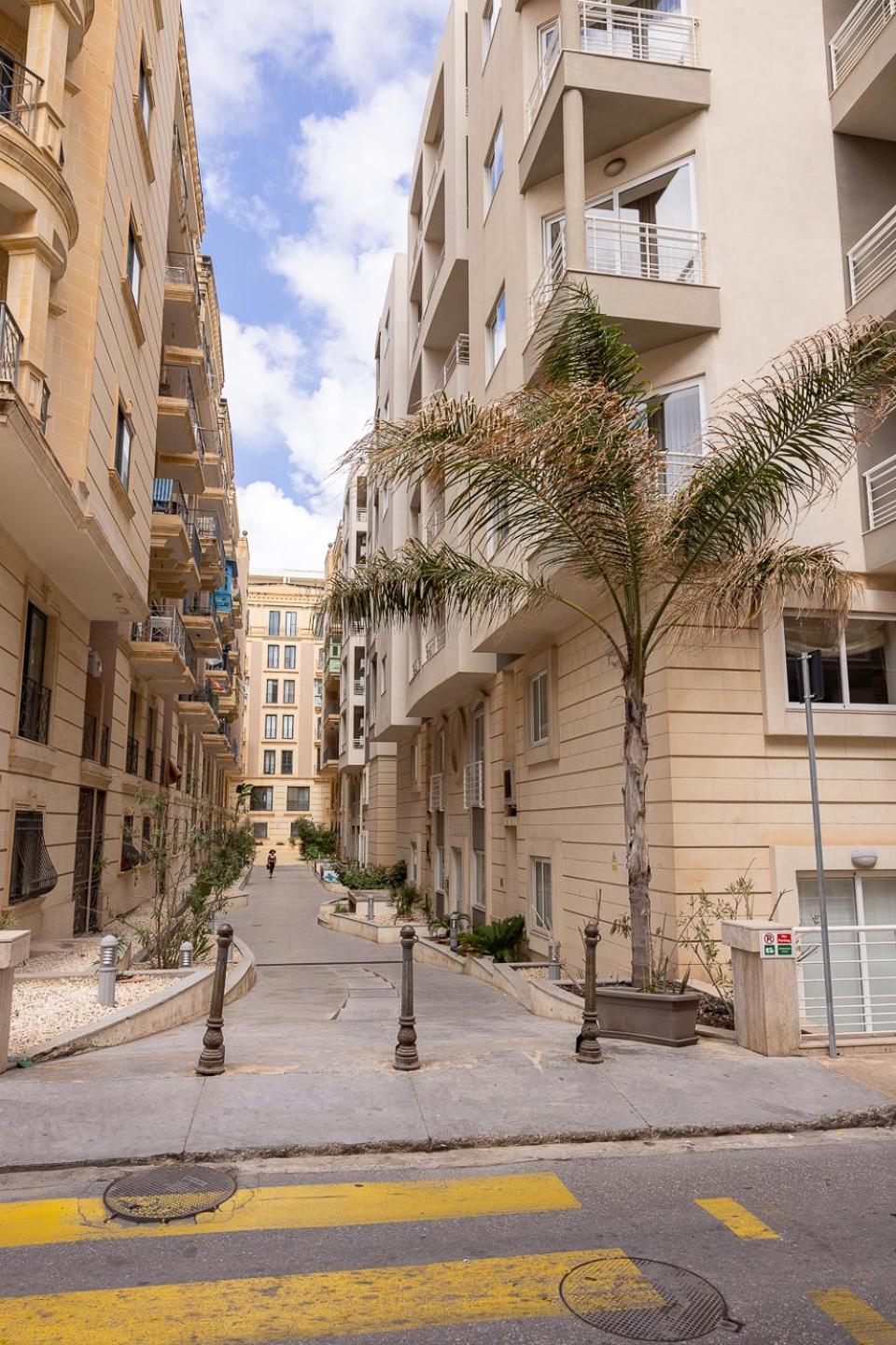 Balluta Bay Spacious Apt - 2Br Sliema Luaran gambar