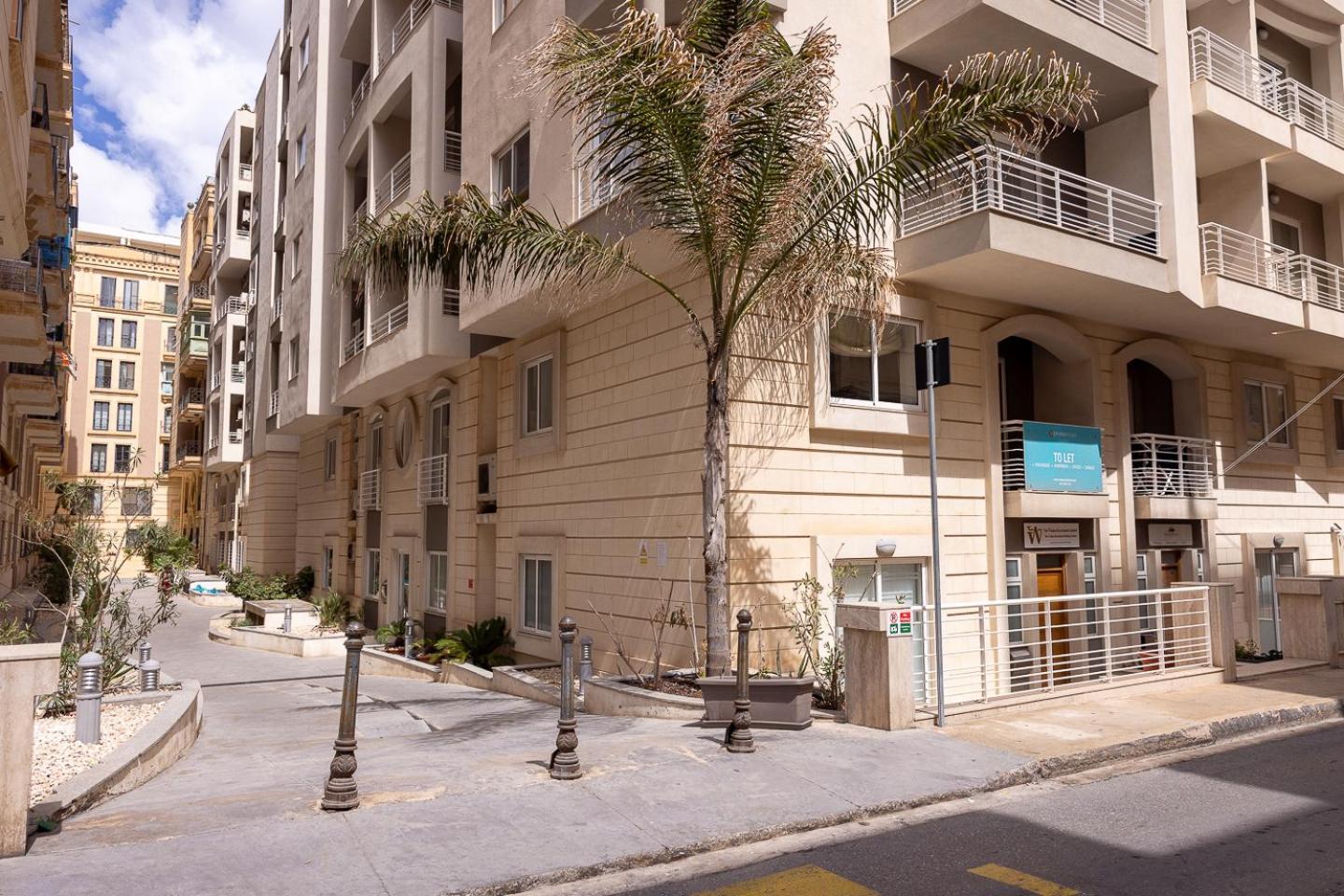 Balluta Bay Spacious Apt - 2Br Sliema Luaran gambar