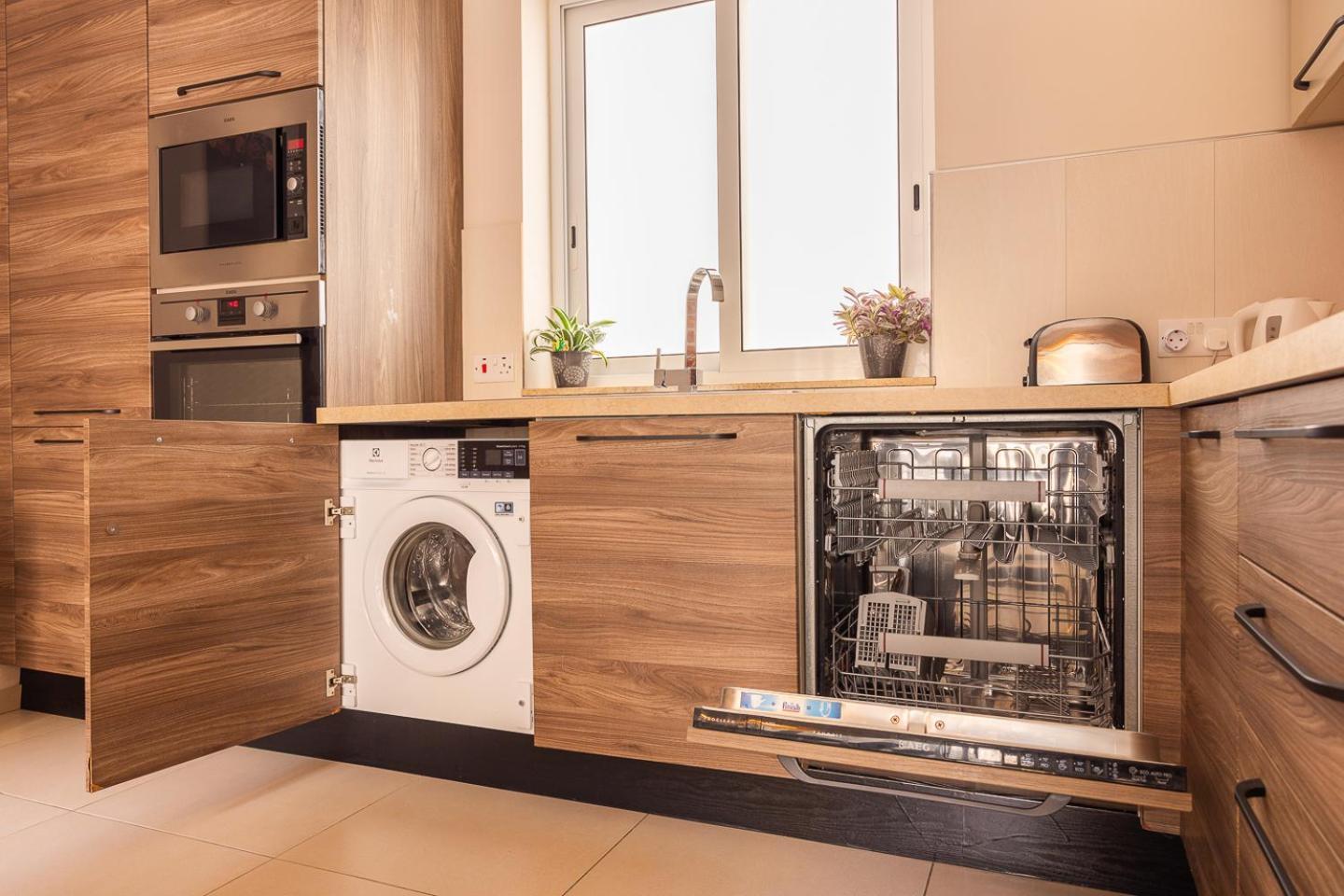 Balluta Bay Spacious Apt - 2Br Sliema Luaran gambar