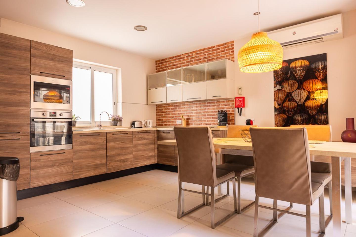 Balluta Bay Spacious Apt - 2Br Sliema Luaran gambar