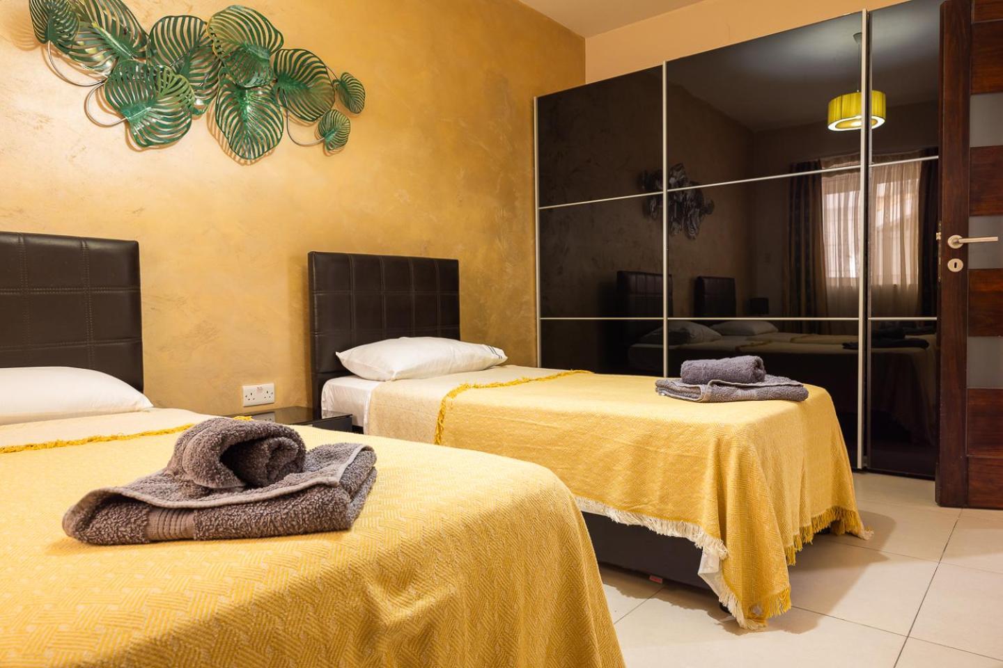 Balluta Bay Spacious Apt - 2Br Sliema Luaran gambar